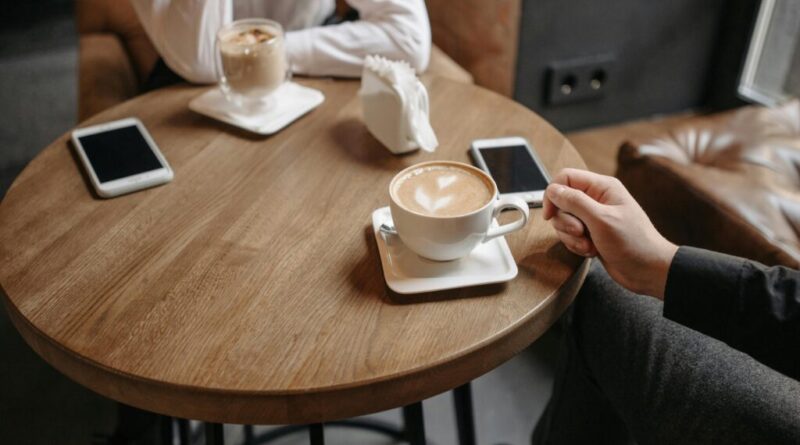 Cyfrowy detoks w weekend: Jak odłożyć smartfon na 48h i nie zwariować (Poradnik dla uzależnionych) | Cyfrowy detoks | Arangosite.pl